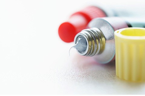 湿疹・皮膚炎の治療に用いる『ステロイド外用剤』とは？副作用は？正しい使い方を解説