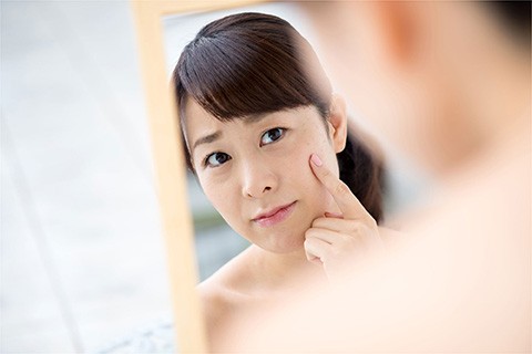 早く治したい、でも…。顔やデリケートエリアにステロイド配合薬を使うのはNG？