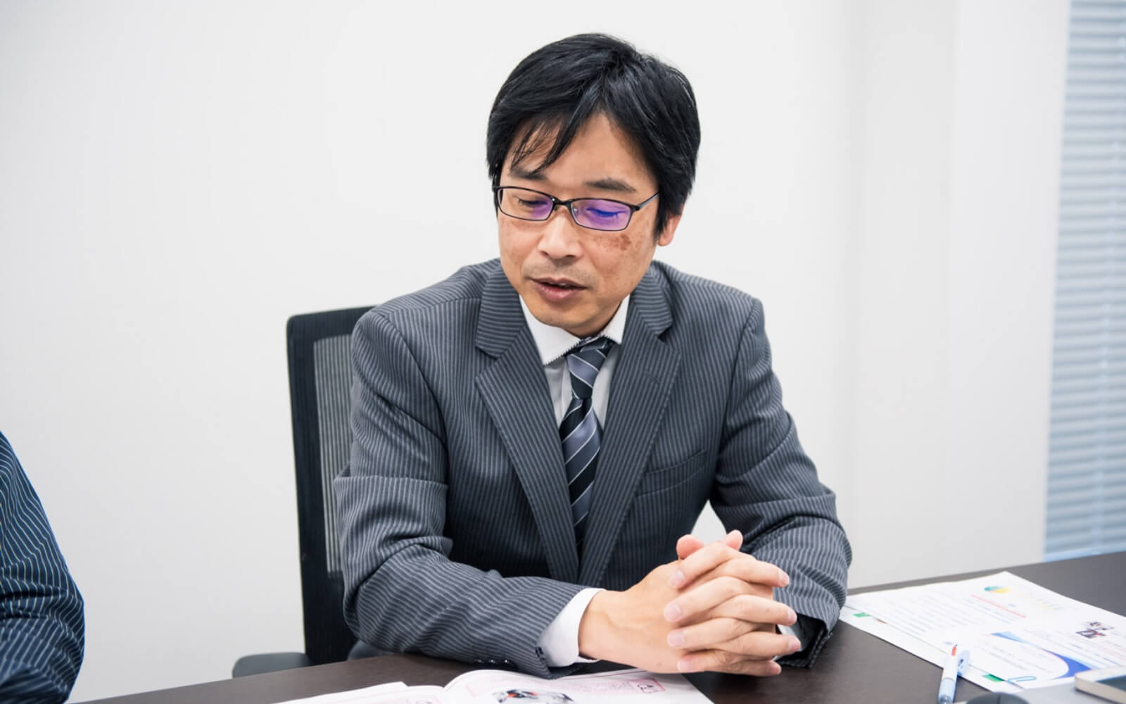 腹痛によってどんどん生活が不自由に…IBSが引き起こす「負のスパイラル」とは？